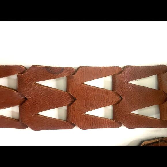 Beautiful Brown Leather Belt w/Silver Hardware Sz: S - Picture 4 of 9
